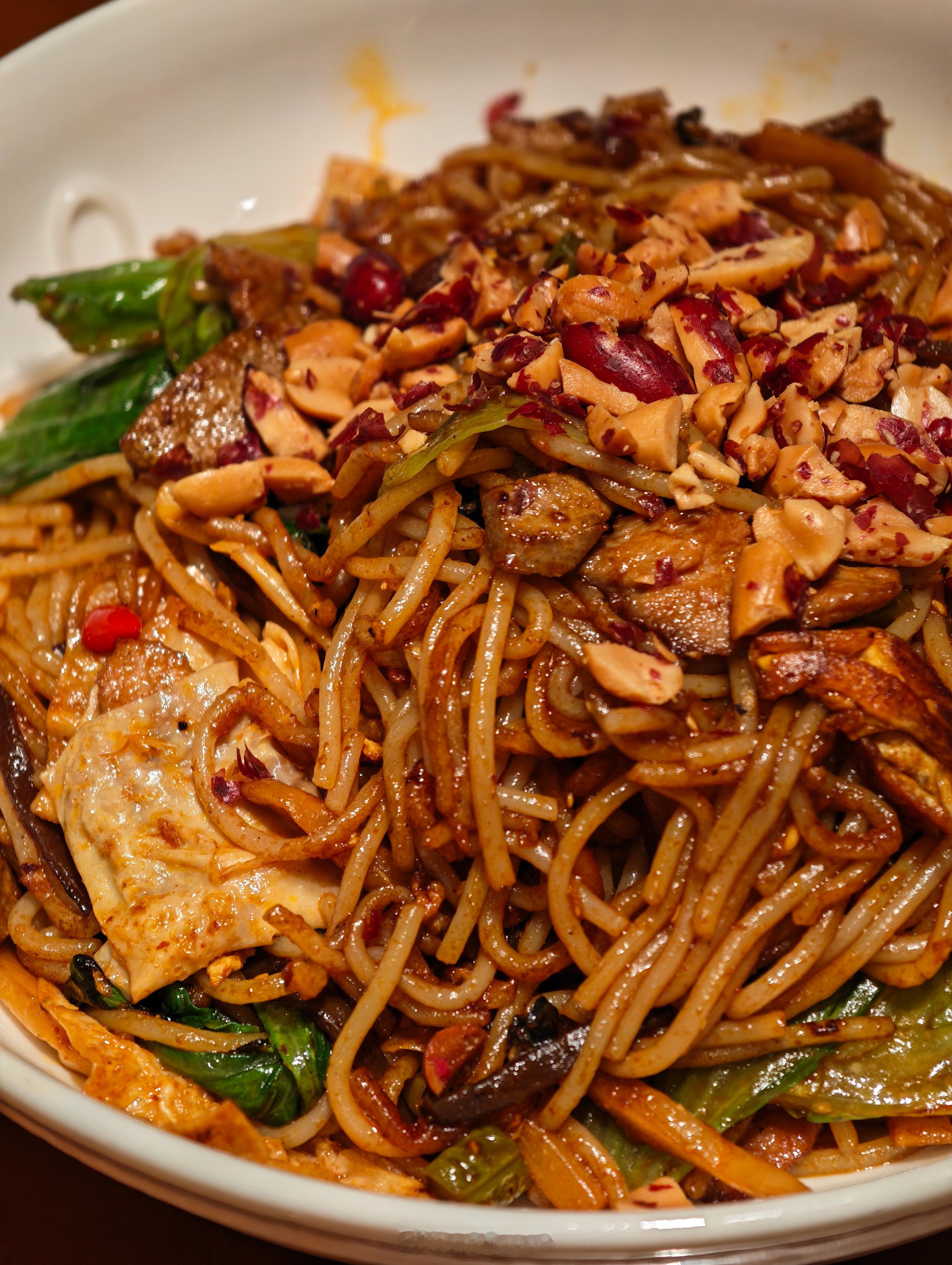 昨晚只记得发了朋友圈，就没有在微博上面做“深夜食堂”了。但不得不说，晚上看完《八