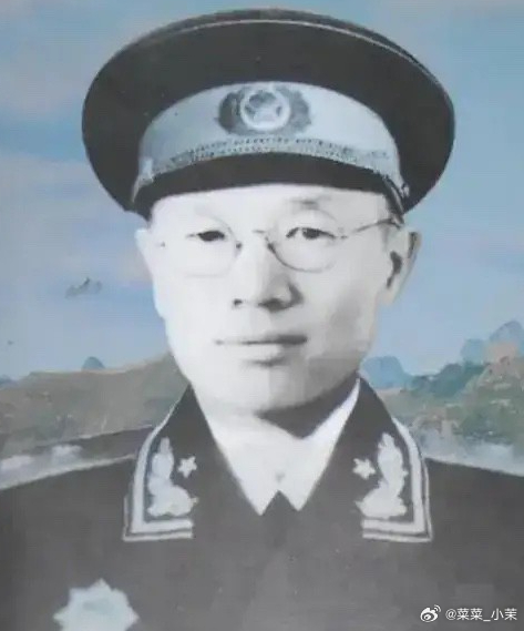 1942年冬，鲁苏战区总司令于学忠收到蒋介石密电，奉命秘密处决部下万毅。一边是上