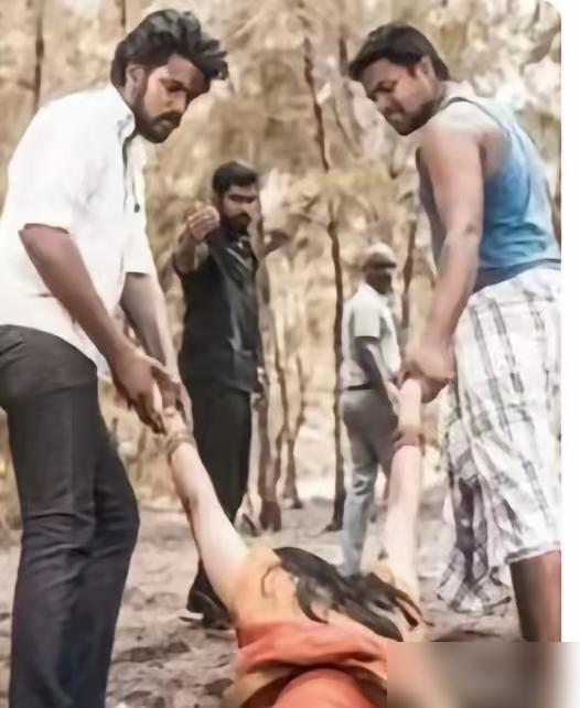 看到帖子，4月22日印度媒体报道，一名美国女游客在印度卡塔克邦库塔村山林游玩，晚