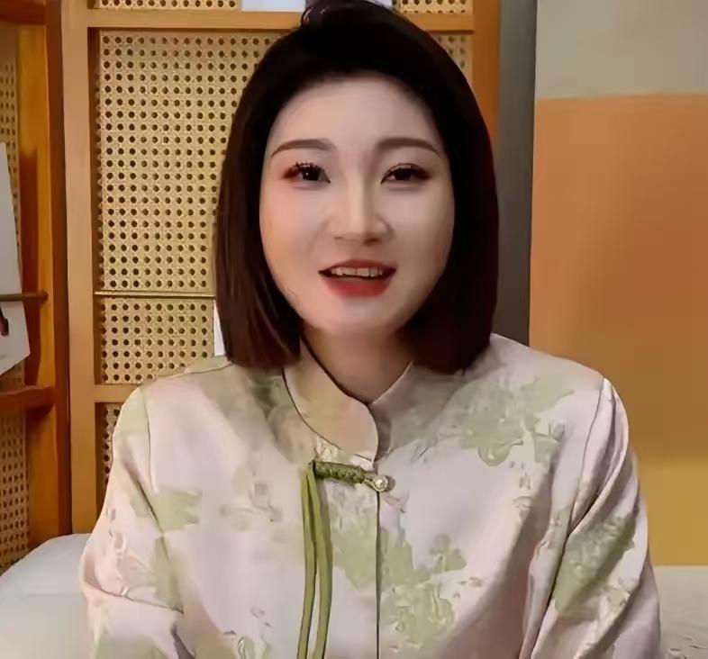 今天的王暖暖肯定很开心，
历经6年，不仅成功离婚，而且还获得赔偿50万。但是比她