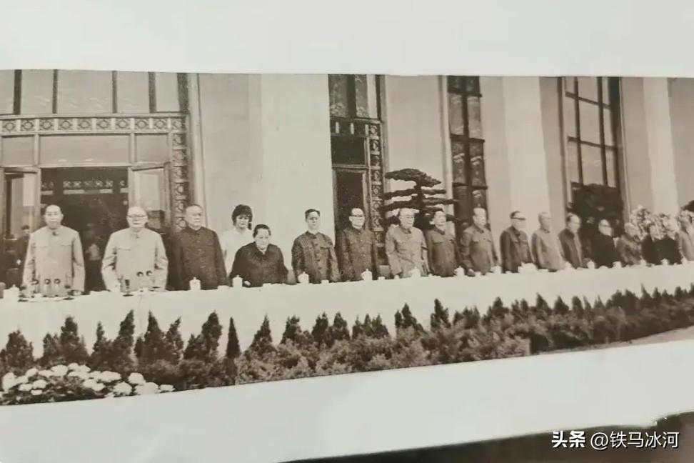 🍁1977年9月9日，正值毛主席逝世一周年纪念日，毛主席纪念堂举行了隆重的落成