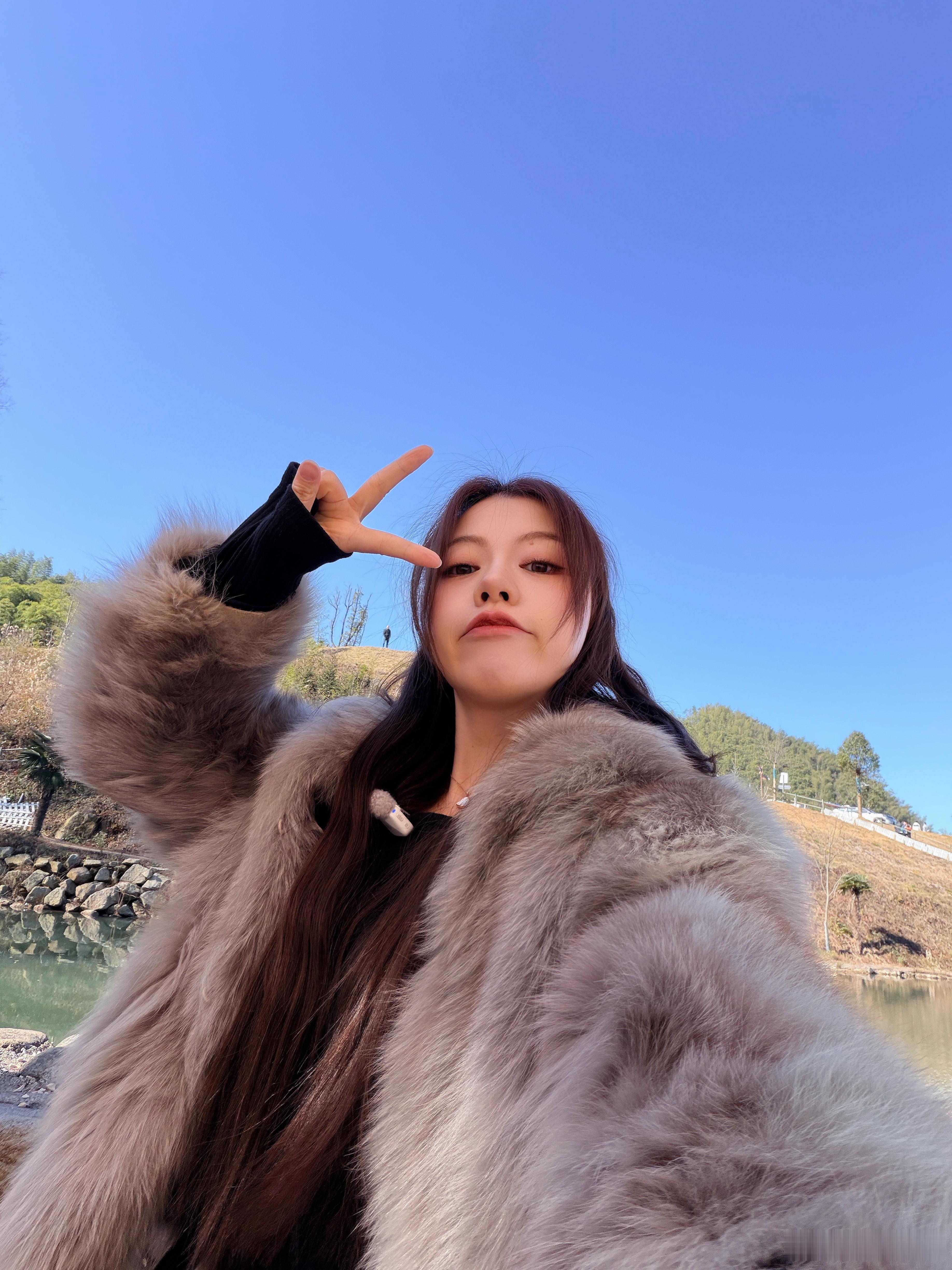 午饭前加了个二创拍摄特意找了个风吹不着的角落我真机智 