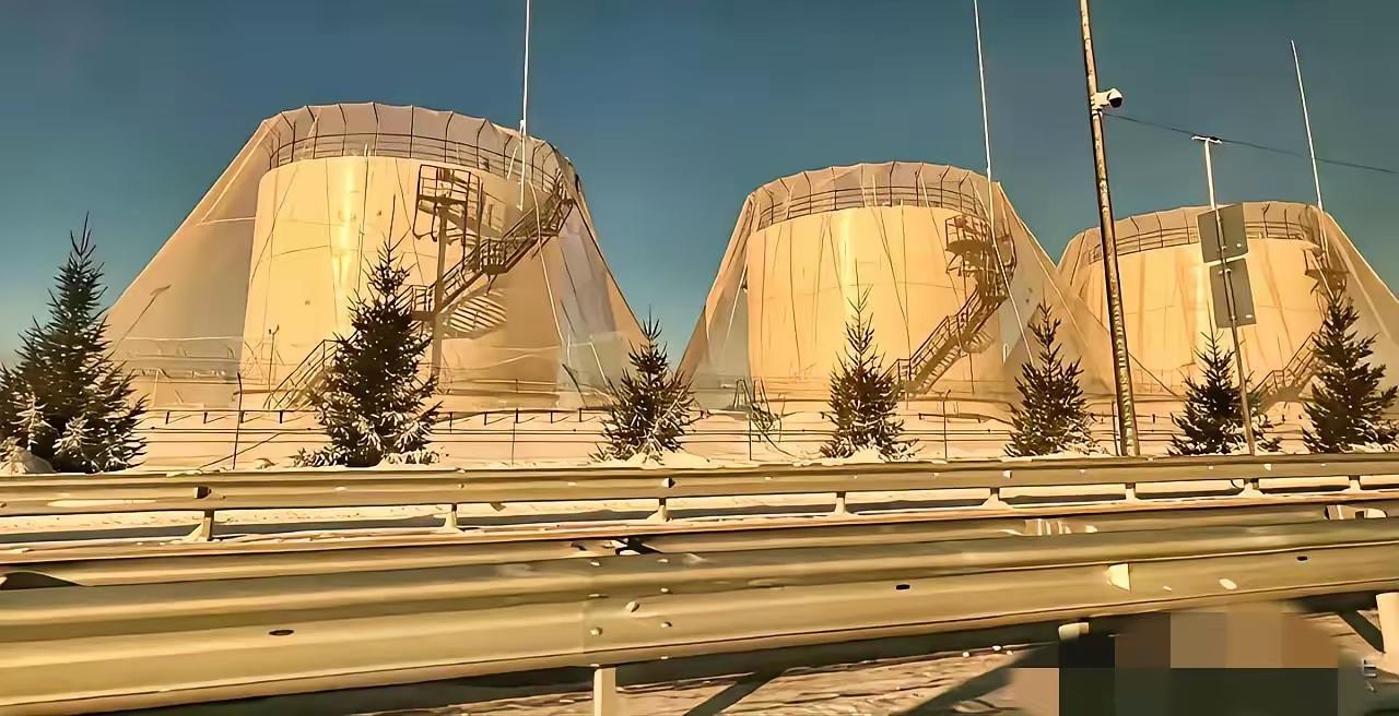 没办法的办法，俄罗斯的储油罐进化成这样了，为了放无人机偷袭。