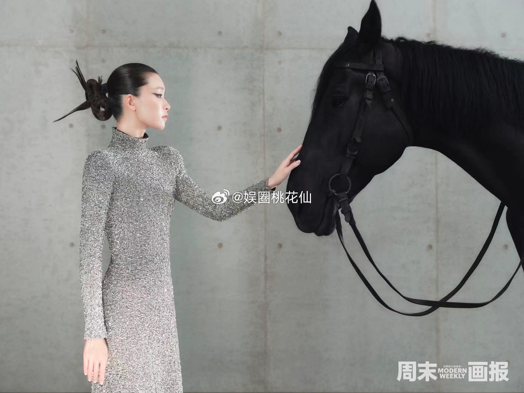 #文咏珊周末画报摩登女侠# 从来都没有想过摩登和女侠这两个词语可以很好的搭配在一
