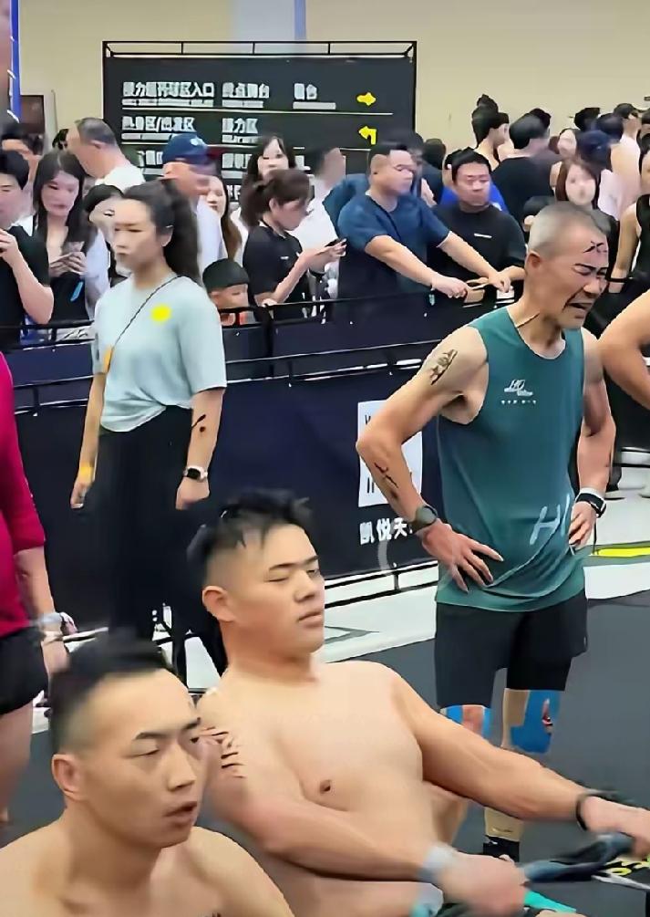 抛开田朴珺不说
王石是一个很有人格魅力的人
现在好多人嘲笑他老了
说他有老人味儿