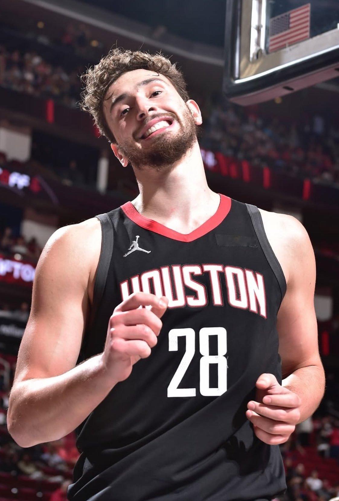 申京26分11篮板6助攻，火箭击败独行侠，迎来四连胜了。独行侠vs火箭 ​​​