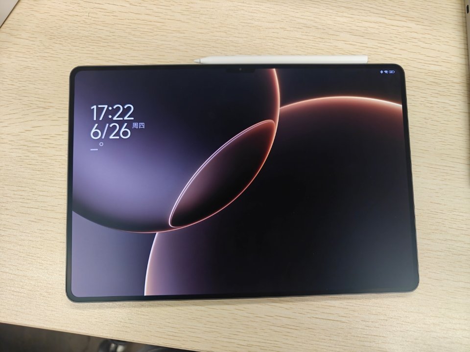 晚上就拿小米 Pad 看 YU7 发布会了 ​​​
