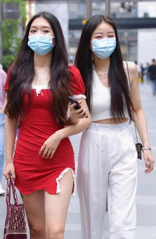 🚗💨二姨家吃完饭，桑英10分钟就把我送回家啦！红色姐妹花🚘，就是这么速度！