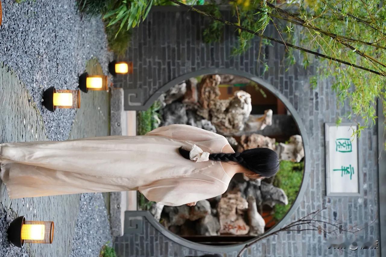 南京颐和在扬州古城核心区新开的酒店，颐和隐逸仁丰里酒店，就在“小秦淮河”边上的仁