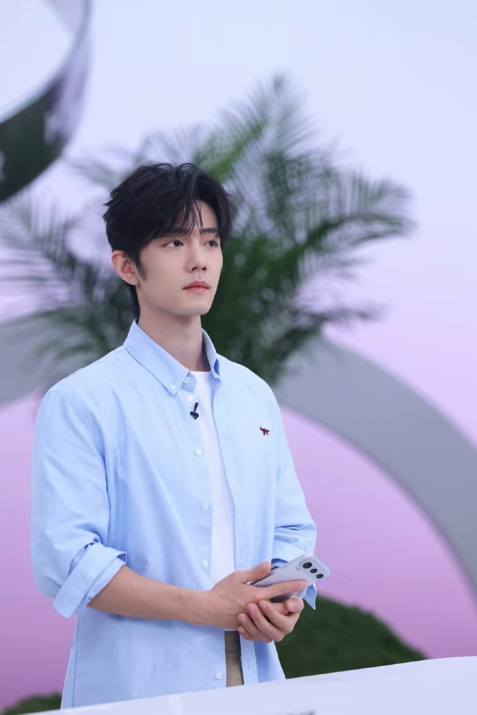 肖战荣耀直播造型肖战蓝衬衫live生图肖战荣耀直播造型，肖战蓝衬衫live生图，