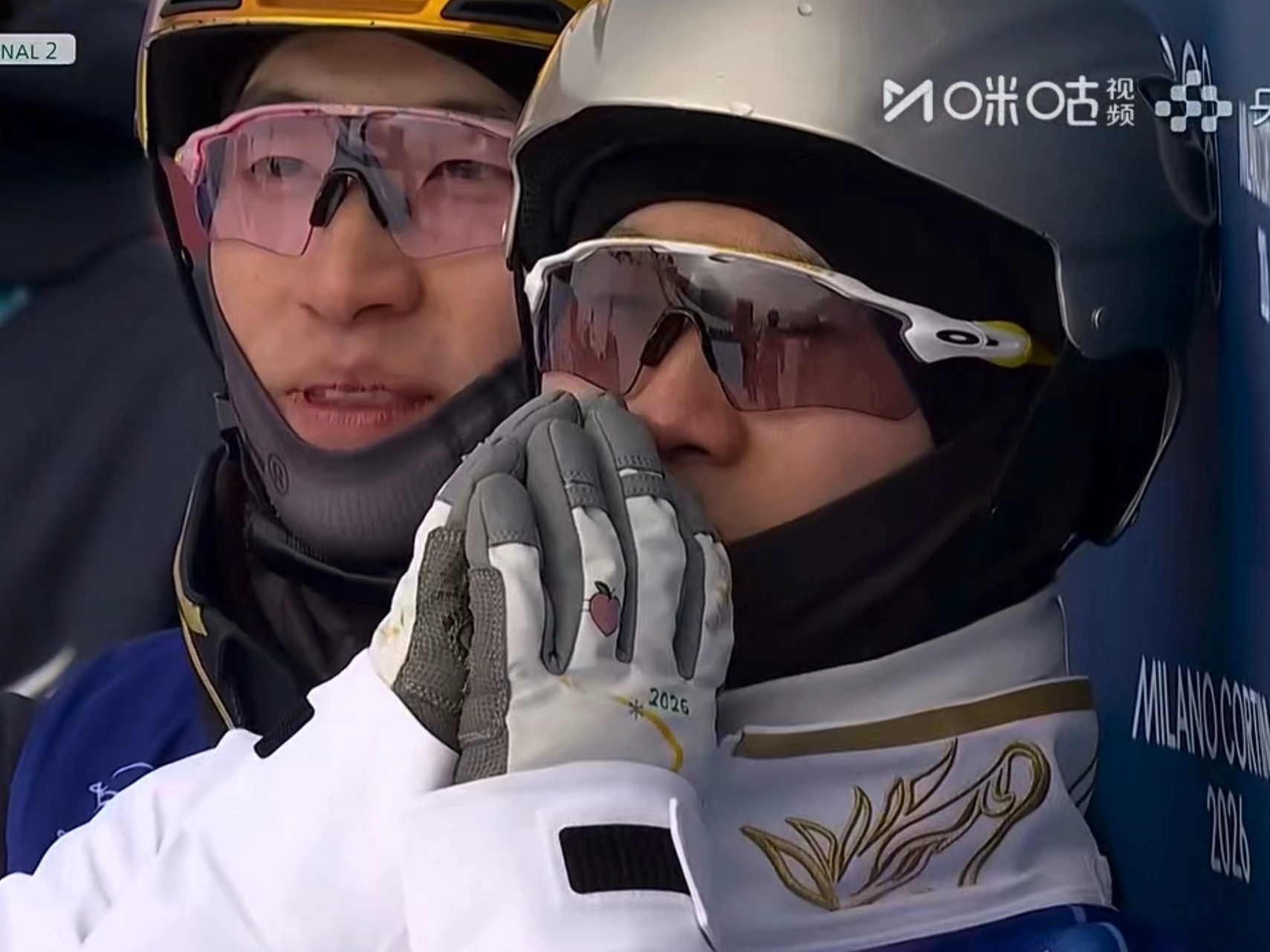 迪哥手套上的桃心太细节了之前报道时同时接触过桃姐和迪哥每次见桃姐第一句话都是问我