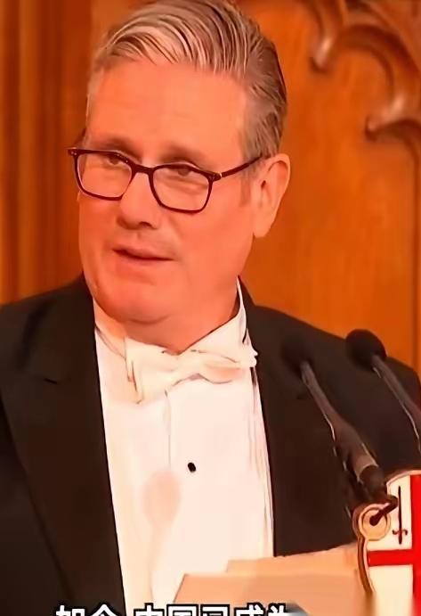英国首相公开表示，熊猫代表的中国是世界三大强国之一。这话从曾经的“日不落帝国”嘴