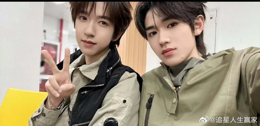 贺峻霖为宋亚轩庆生七连吻当文字表达的爱意还不够浓时，就用亲吻代替吧😘生日快乐 