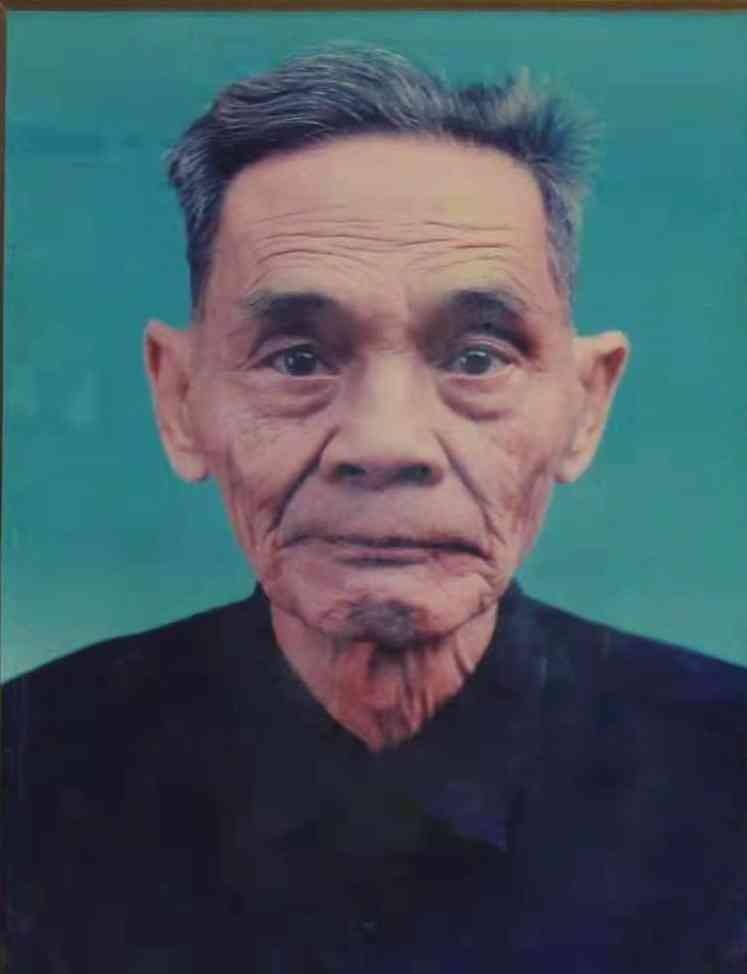 1988年，潜伏台湾42年的地下党员谢汉光回到老家时，发现妻子儿孙满堂，以为妻子