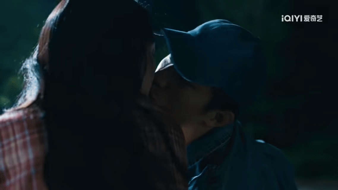 黄景瑜关晓彤新剧初吻 青梅竹马破镜重圆，十二集初吻甜度爆表！张小满出狱追爱，晓丹