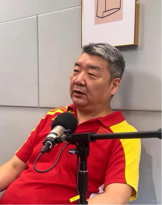 8月20日，前国青男排主帅李焕宁谈到朱婷时表示，国家队不用她实在让人难以理解，也