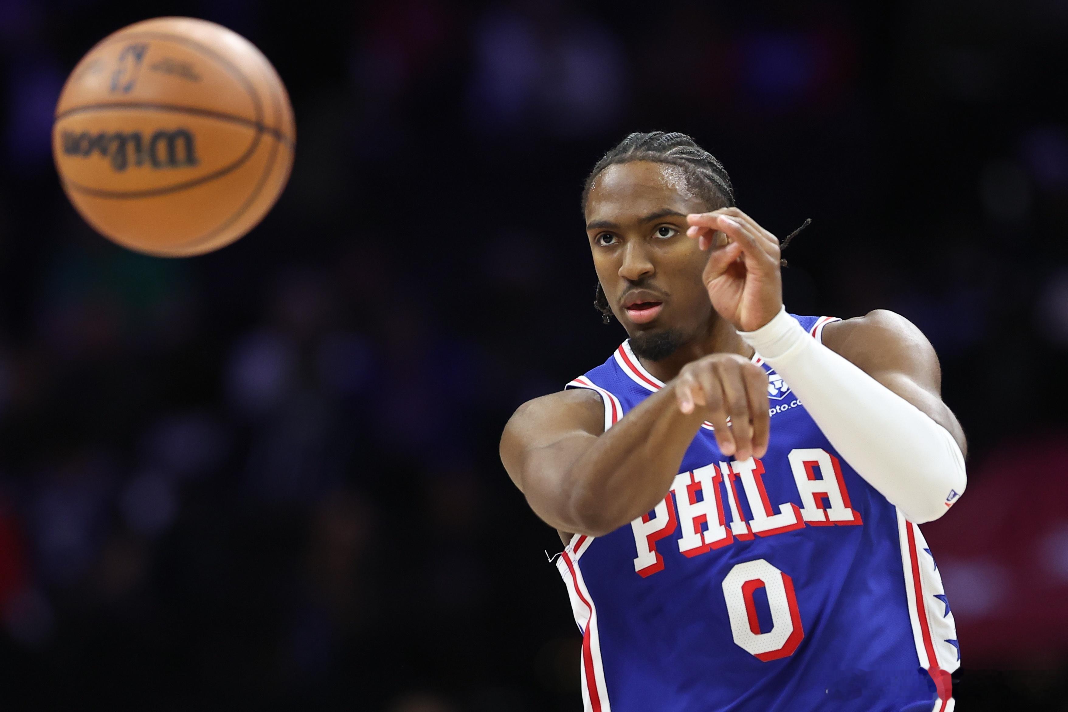 马克西35分三节打卡 ESPN记者：76人内部正逐渐形成马克西将成为球队领袖的共