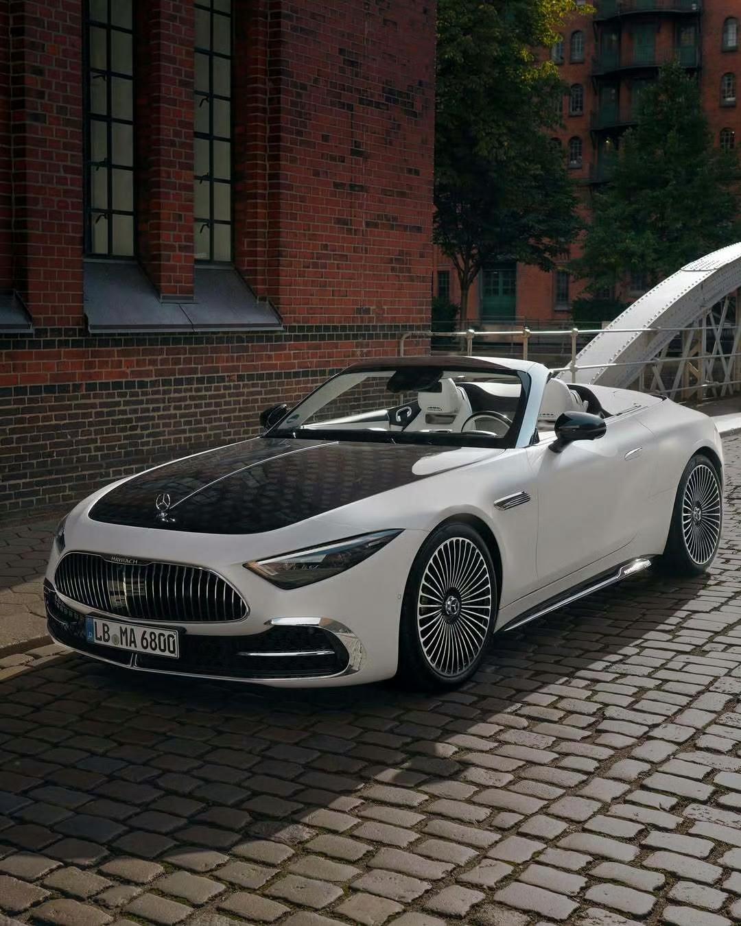 梅赛德斯 - 迈巴赫 SL 680 专属系列太惊艳了！它是品牌历史上超有动感的车