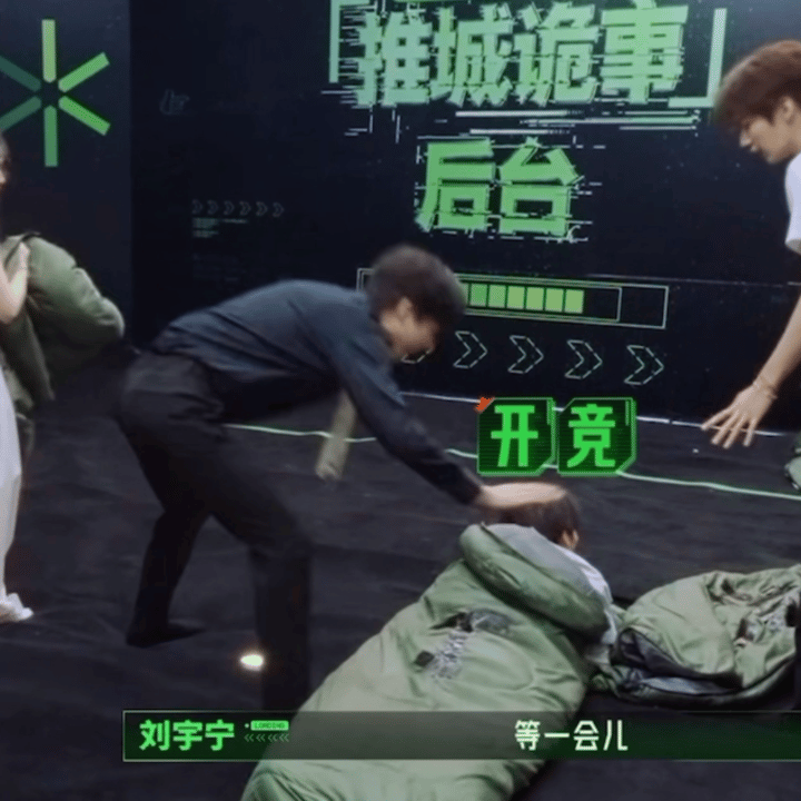 啪唧一下就倒下了扁扁一片就开始蛄蛹了︀wwwww我要被这个小东西萌晕了