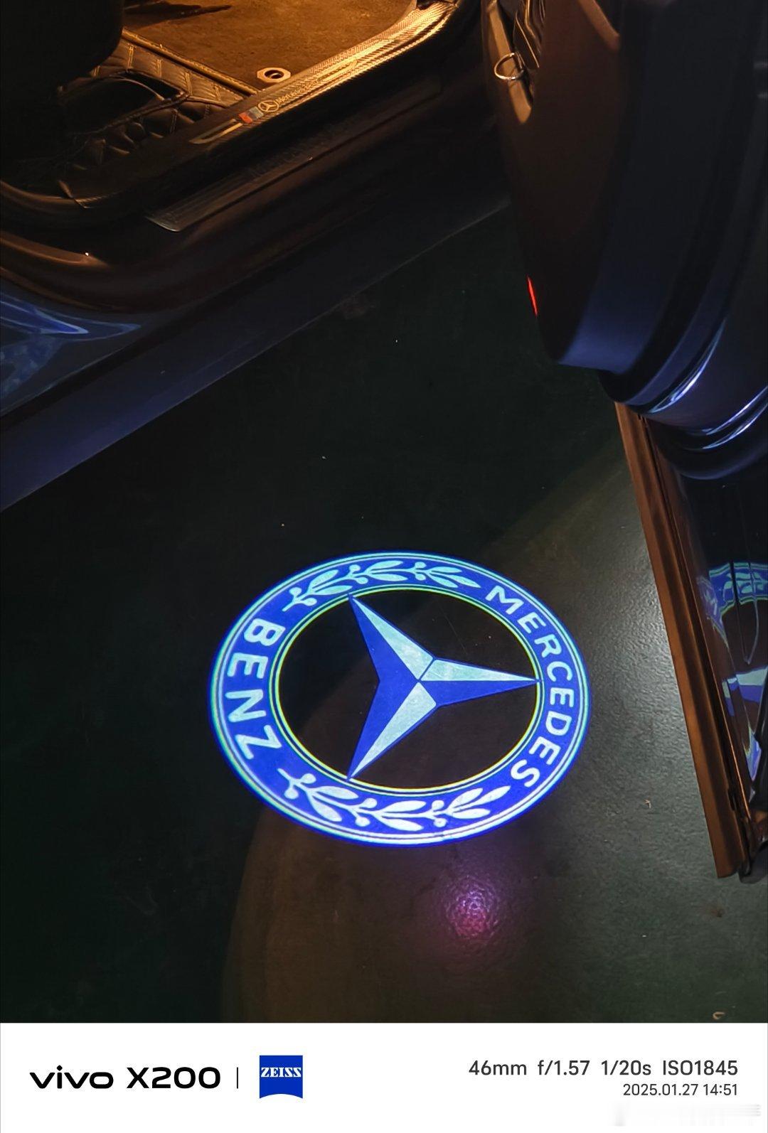 打顺风车打到了一辆奔驰EQA纯电版[doge]确实紧凑型SUV，后备箱空间不算大