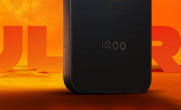 iQOO 15 Ultra的外观还挺值得推敲的，加入发光灯带的后摄模组、看起来像