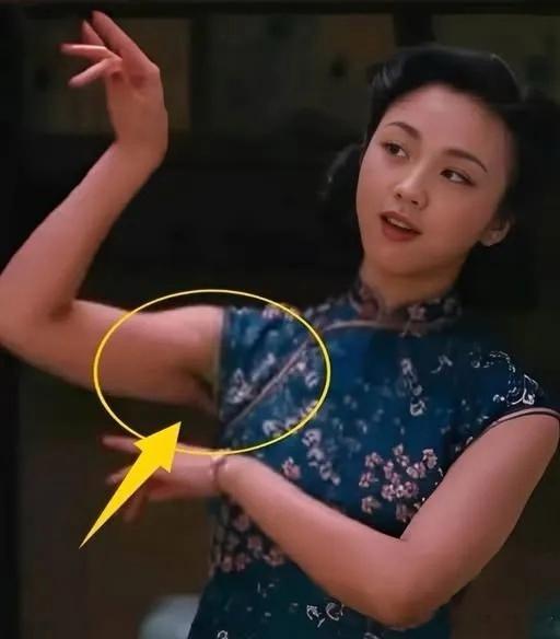 原来汤唯的腋毛是李安要求下留的！汤唯留了整整8个月！李安有他的理由，他说：“三、