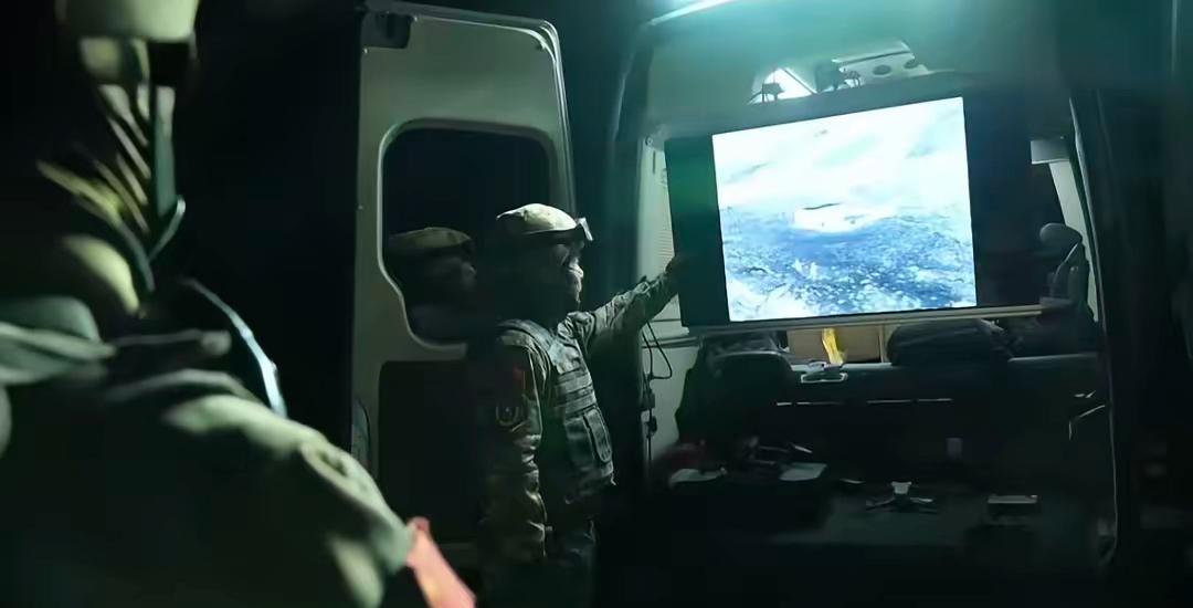 台湾彻底睡不着了

央视刚公布的画面也太震撼了！解放军实战演练斩首行动，全程干净