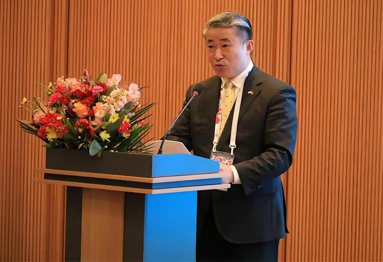 日本政坛最近上演了一出