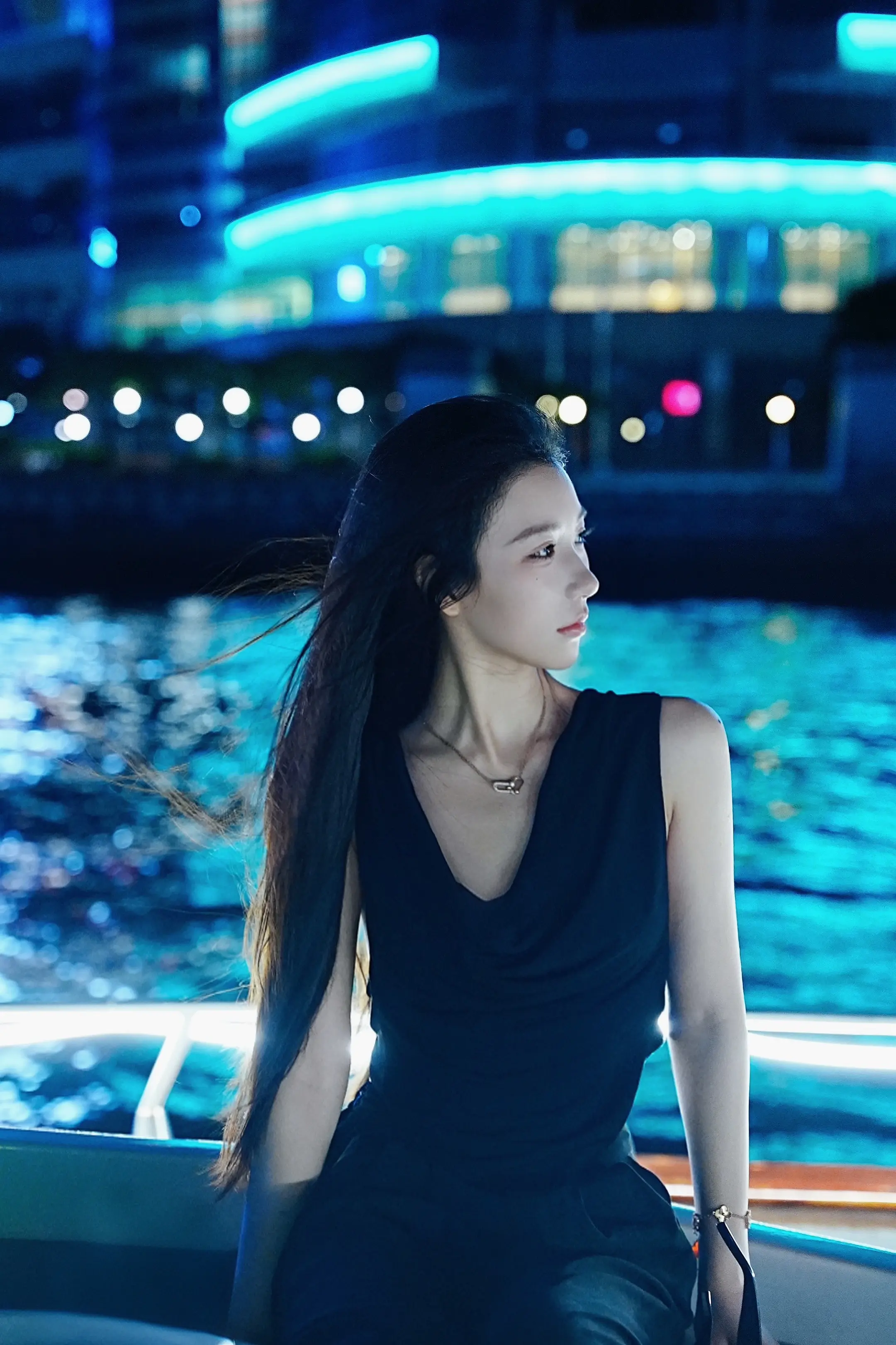 “当我真正站在维多利亚港的时候，我才不会在乎你有没有回我的消息”