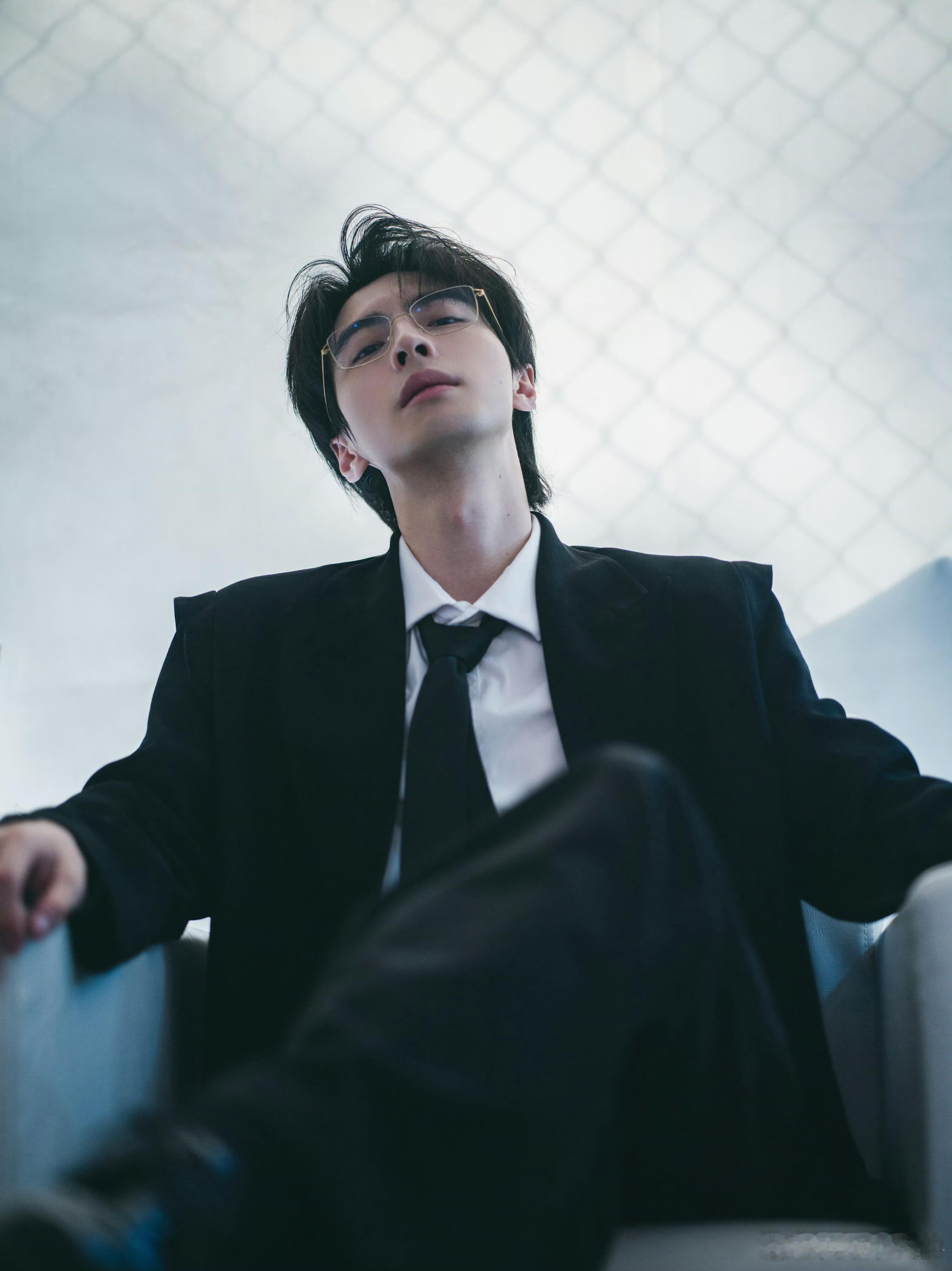 蒲熠星大赛现场重回十年前蒲熠星南大校草限定回归 蒲熠星点评选手时，《一站到底》D