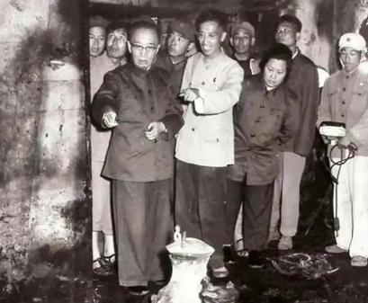 1956年，郭沫若带人挖掘定陵，可不久后，他的妻子和儿子都自杀身亡，参与挖掘的专