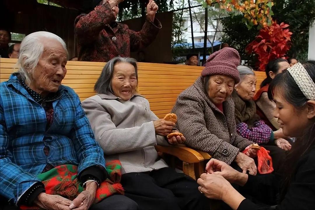 日本养老体系彻底失控！撕开老龄化最残酷真相，最先垮的从来不是老人
 
当下日本养