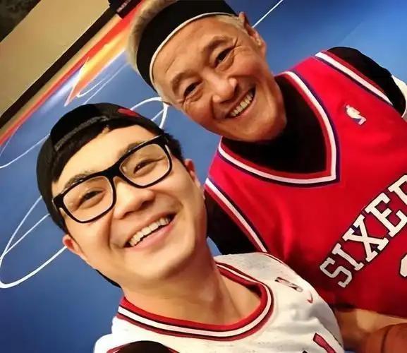 破防了！大鹏含泪忆赵本山：低谷时师父一句话，帮他赚人生第一桶金
 
大鹏最近回忆