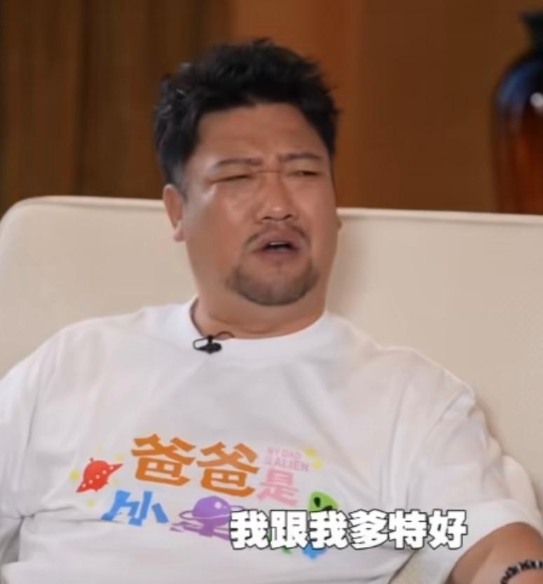 贾冰：“我跟我爹特好，我都十八九了，二十来岁了，到家我爸拽我脑袋，梆梆就亲，胡子