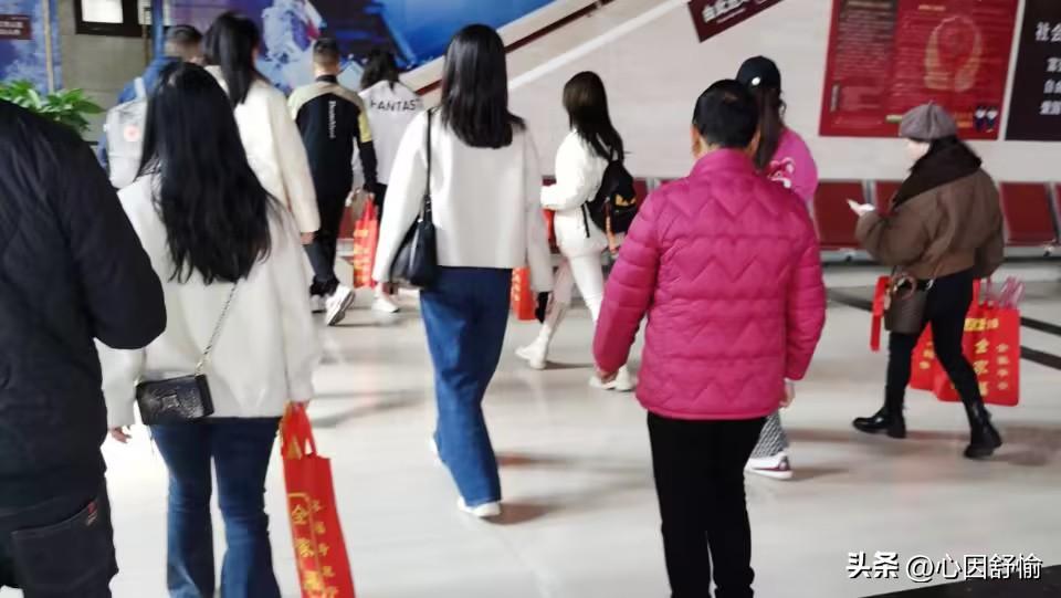 清明访武当，不负春光更不负心之所向。从市井烟火踏入仙山秘境，七十二峰朝大顶的奇观