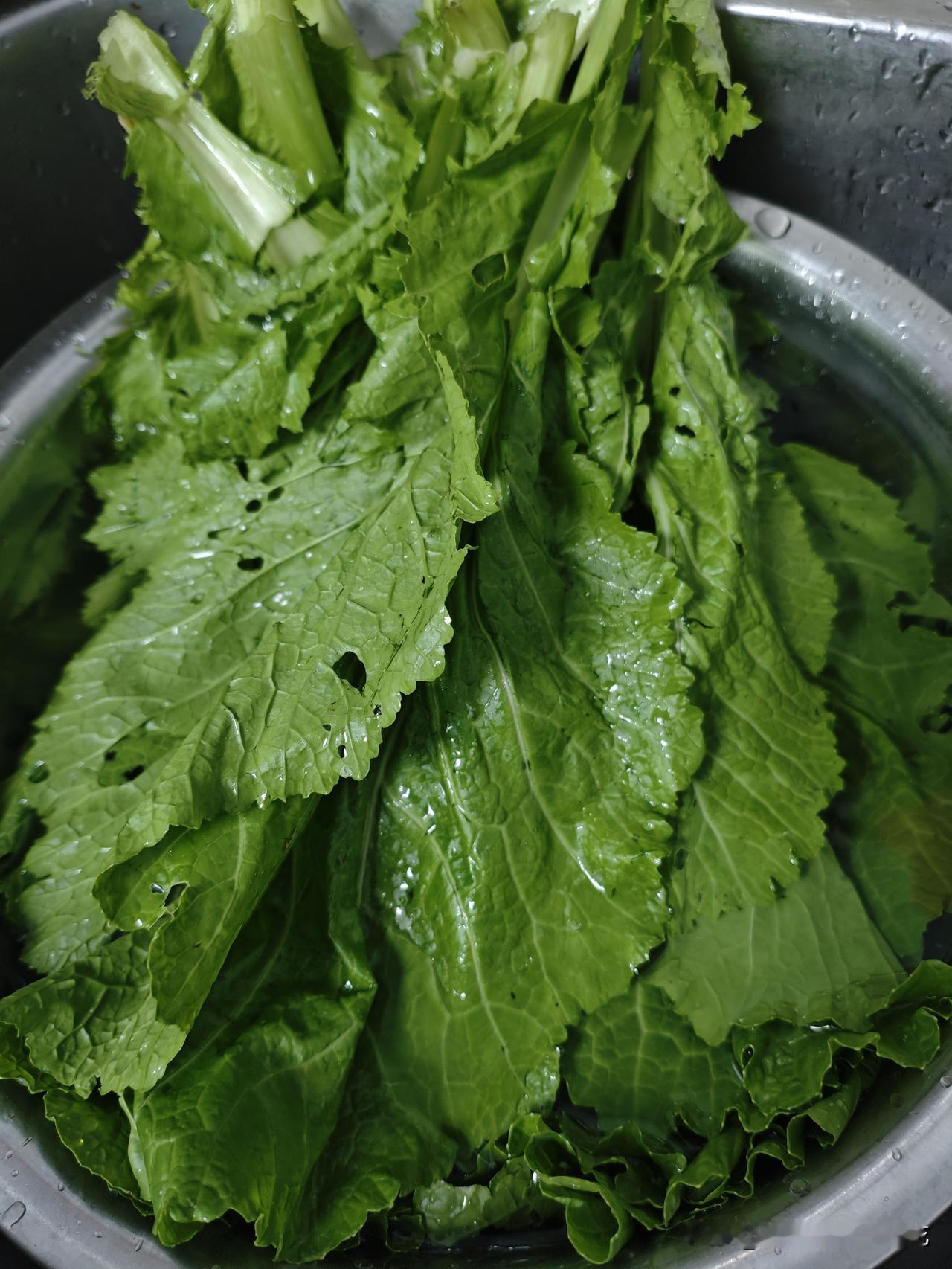 有些人就不应该事事迁就他，
家务活不管就算了，
觉得他在外面挣钱不容易，
自己干