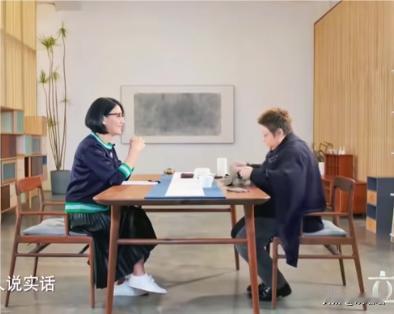韩红撒谎已成习惯！

最新采访她对主持人说：离火车太久远了，我跟火车太不熟悉了！