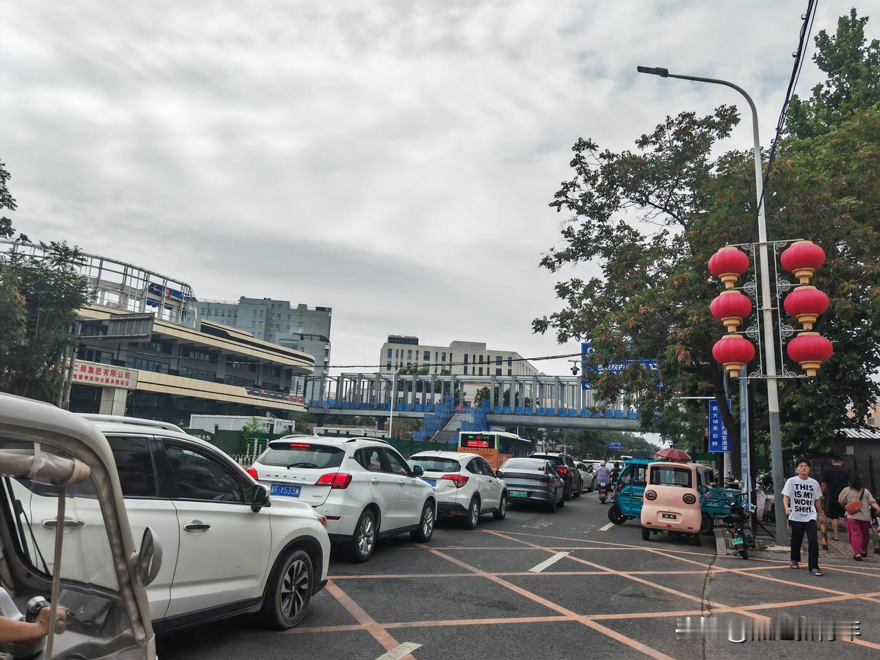 保定一中心医院绿色智慧停车综合服务楼，预计年底前建成投用，将有效缓解就医停车难，