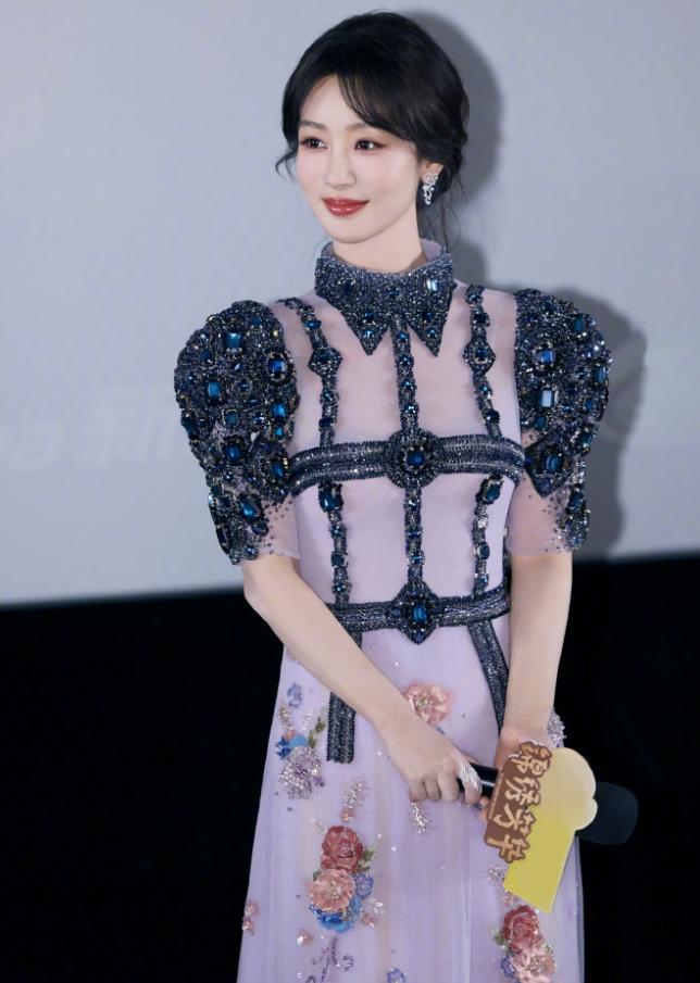 杨紫对正午的剧也非常重视
她之前拍的剧，在拍摄期间，都会请假好几次出来给品牌站台
