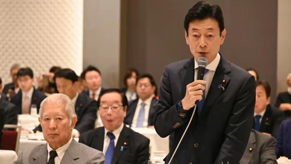 经过不懈努力，日本终于成功访华了！
根据日本方面在5月3日透露，日本自民党选举对