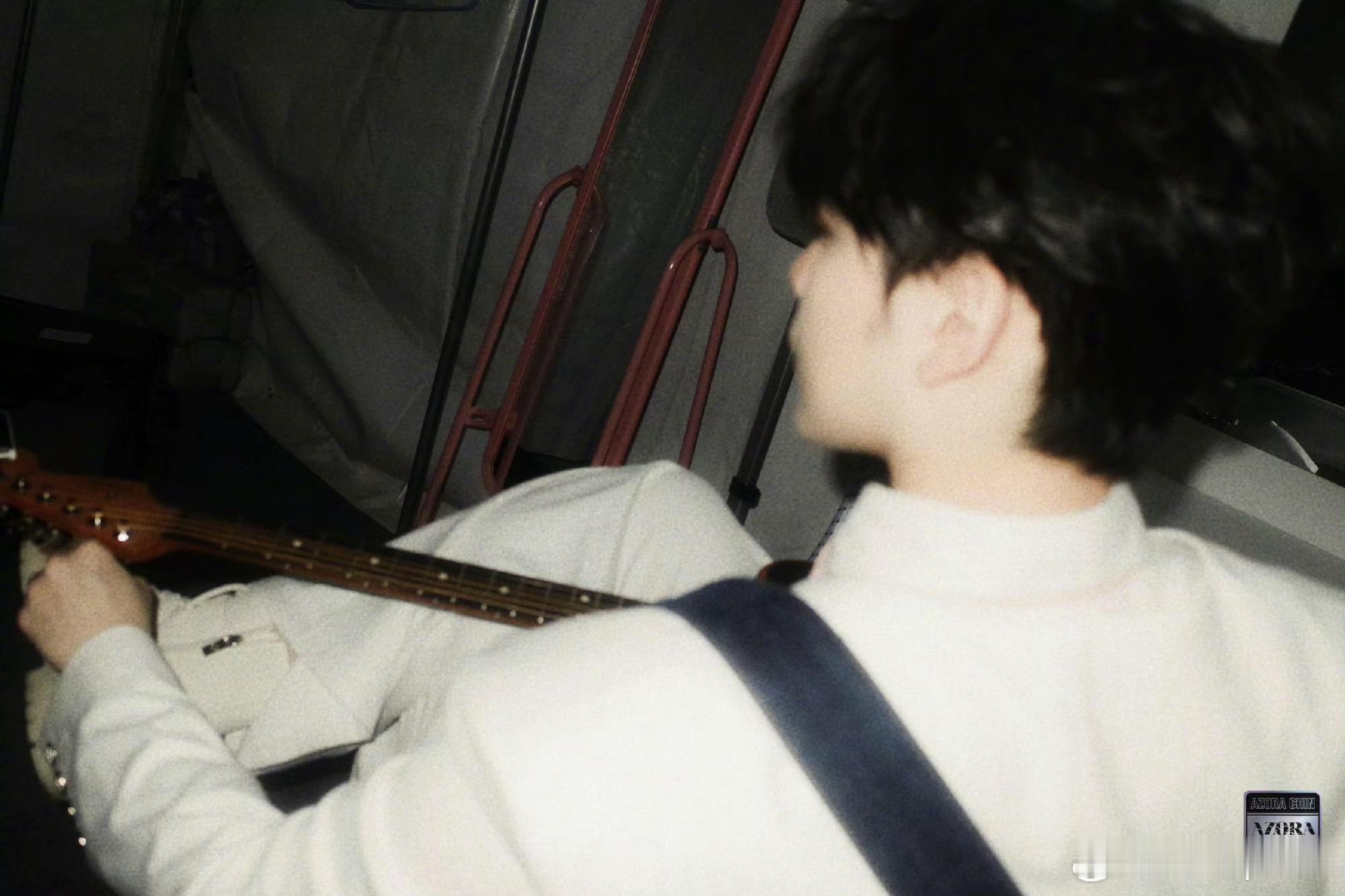 尤长靖抵达长沙备战歌手尤长靖到达长沙了，这个歌手即将开始录制了，有感觉吗，狠狠期