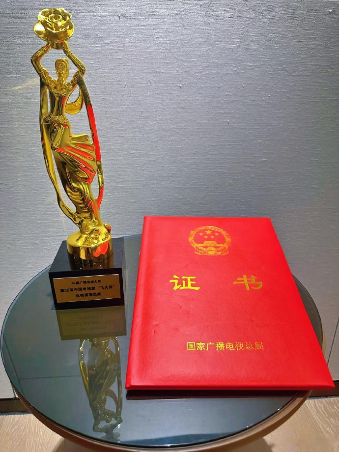 王仁君获奖感言完全是教科书级别 王仁君发发言像被长柏顶号了一样脑子里完全是二哥哥