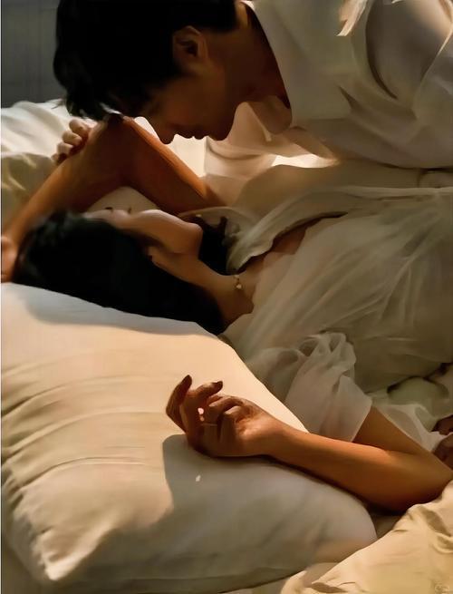 很有道理的话：“男人对你越色，就证明他越爱你。如果一个男人非常爱你，那么他在你面