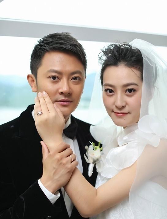 2015年，印小天花了400万元娶的老婆哈琳娜。直到孩子出生后，才发现自己的老婆