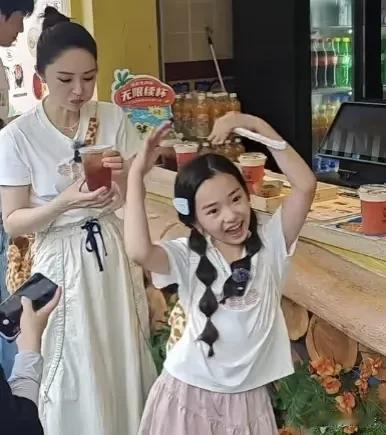 张维伊跟董璇结婚赚麻了，而且董璇还要生孩子，如果董璇以后真的生了，小酒窝肯定逐渐