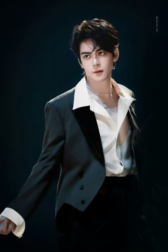 曾舜晞干一行行行行曾舜晞做歌手做演员都精彩曾舜晞做什么都会成功的，干一行 行行 