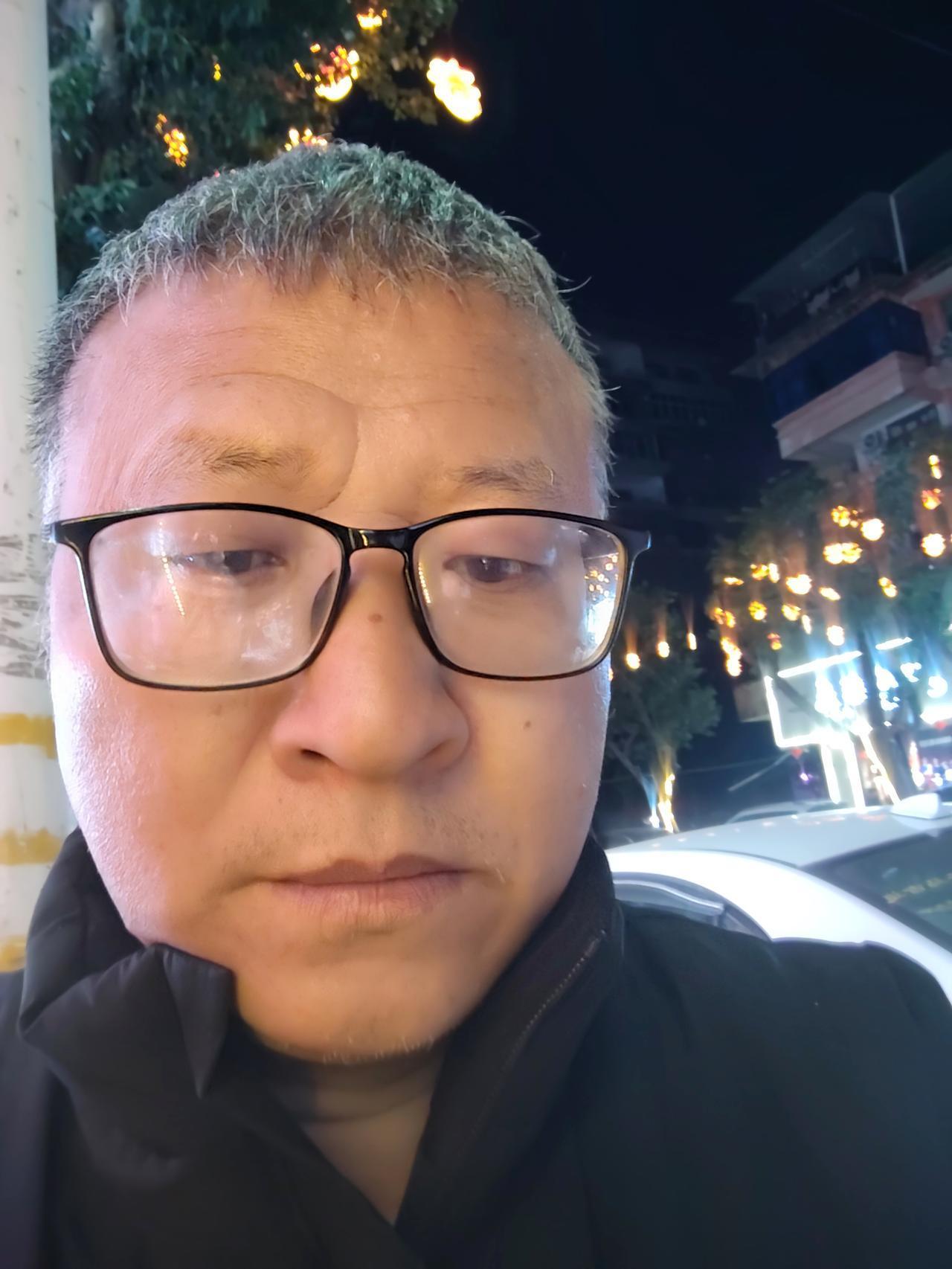 俄乌战争现在还继续打下去，其实也真的没有什么必要。双方改变不了什么现状…
也许交