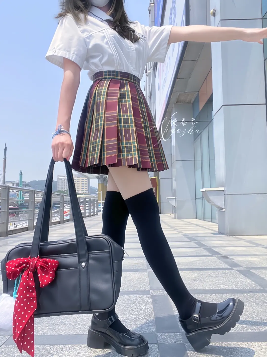 今日文案“钱包比脸还干净，好轻盈”