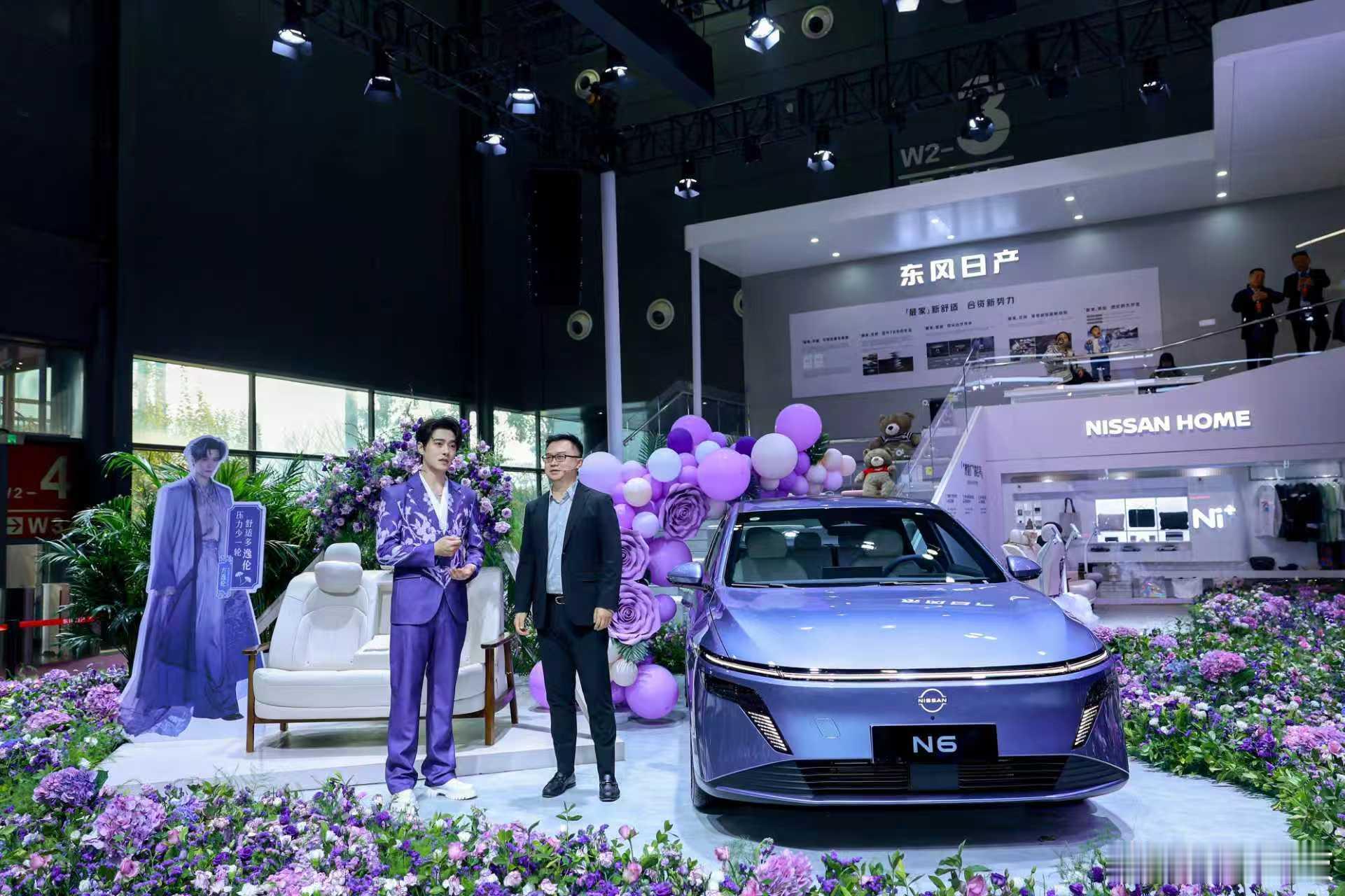 方逸伦N6一见倾心今日的长沙车展热闹非凡啊，日产N6成为了全场最靓的仔！明星车主