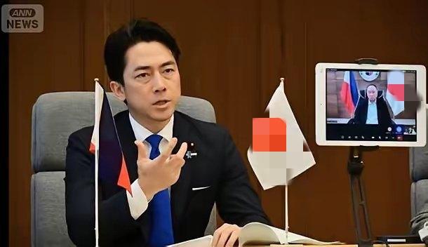 我感觉小日子这两天像是以前的小媳妇一样，一边是高市早苗叫嚣要搞核武器，另一边则是